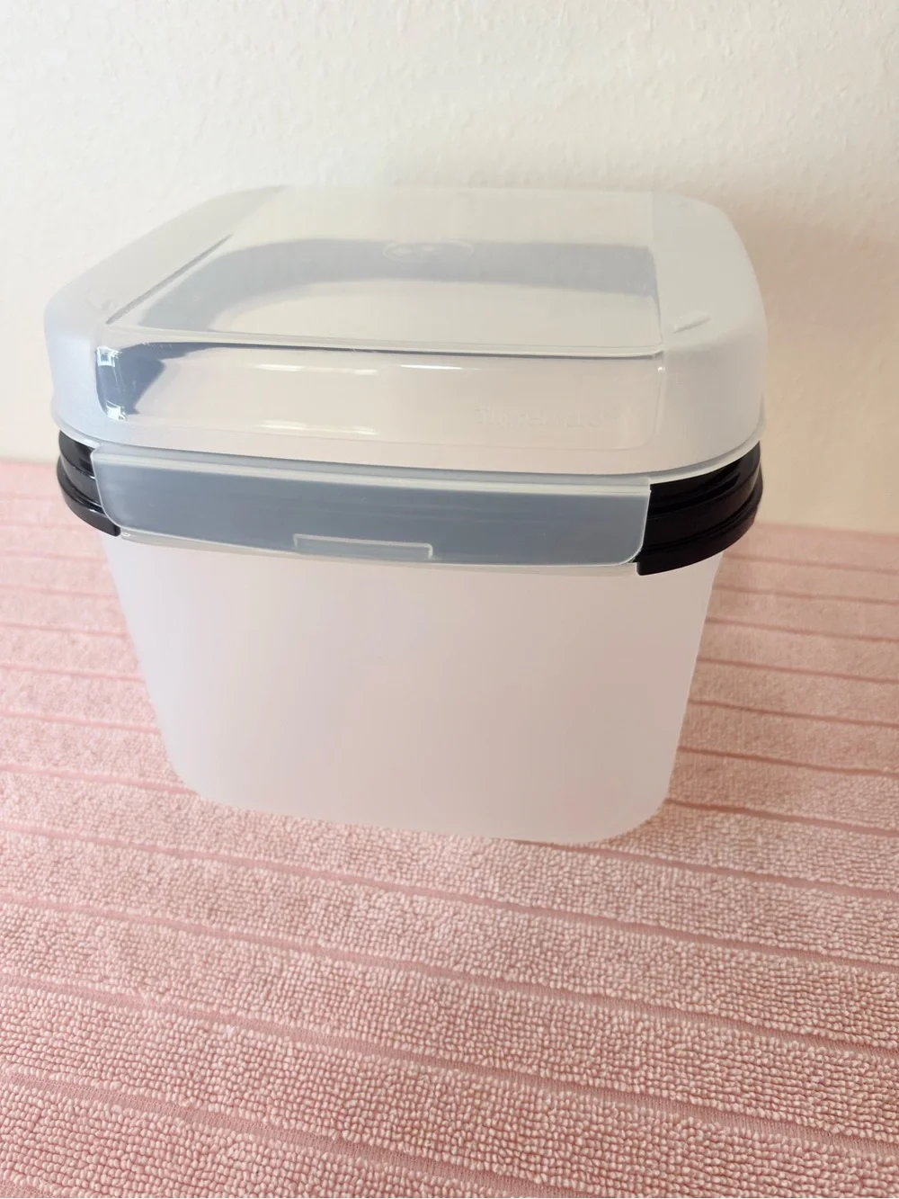 Tupperware Modular Mates Square Signature Line Container #2 Hinged Lid